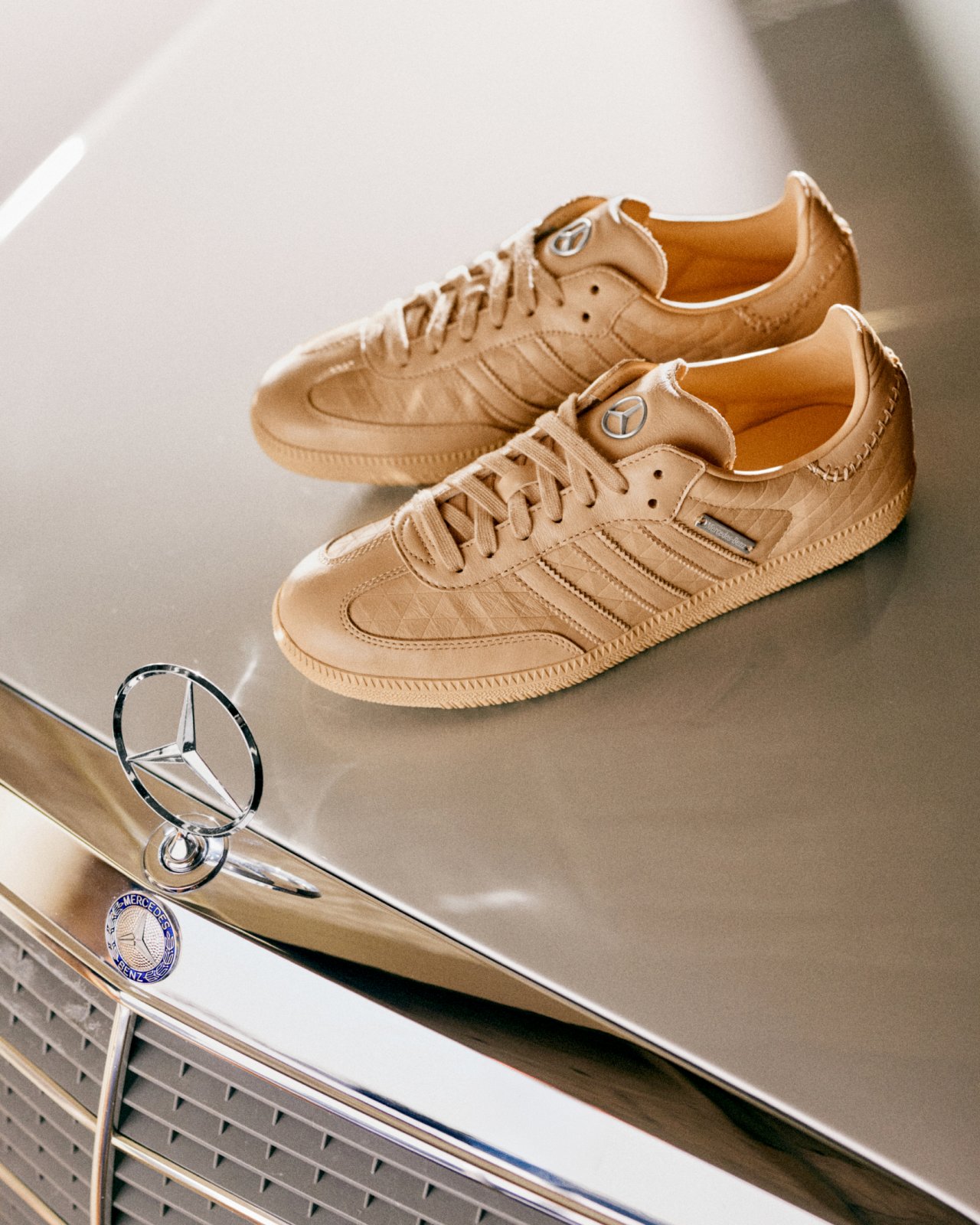 Tri superge adidas Samba OG x Mercedes-Benz v bež, sivi in črni barvi