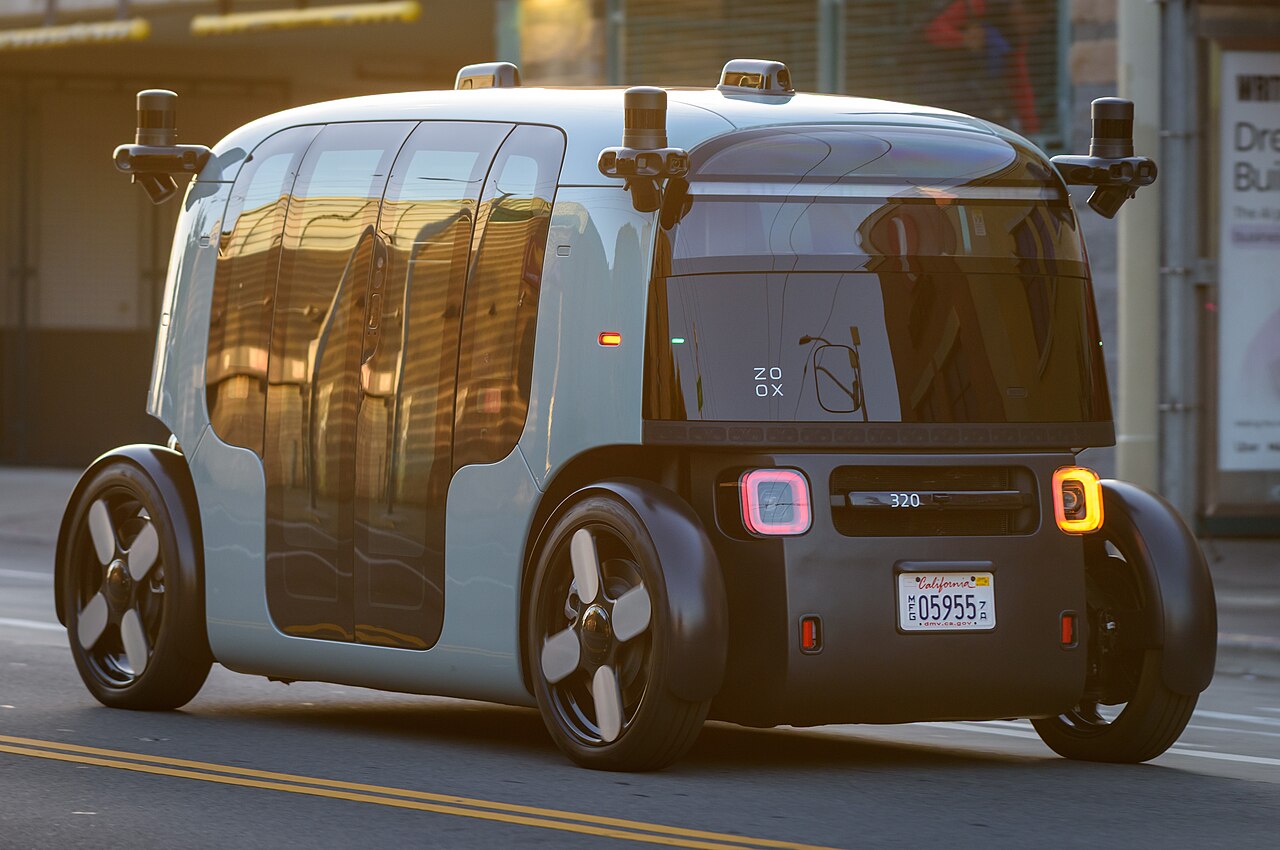Robotaksi Zoox na ulici Potrero v San Franciscu maja 2025